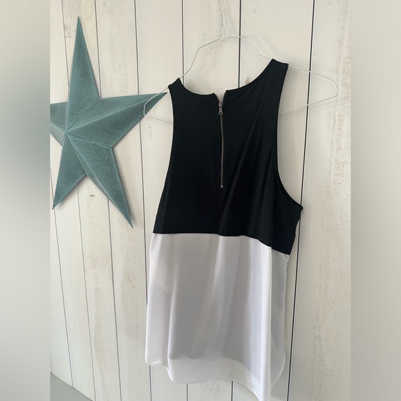 Color-block Sleeveless Blouse - Picture 2 of 3